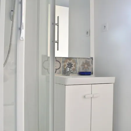 Petit Studio, équipé, Canapé Lit *