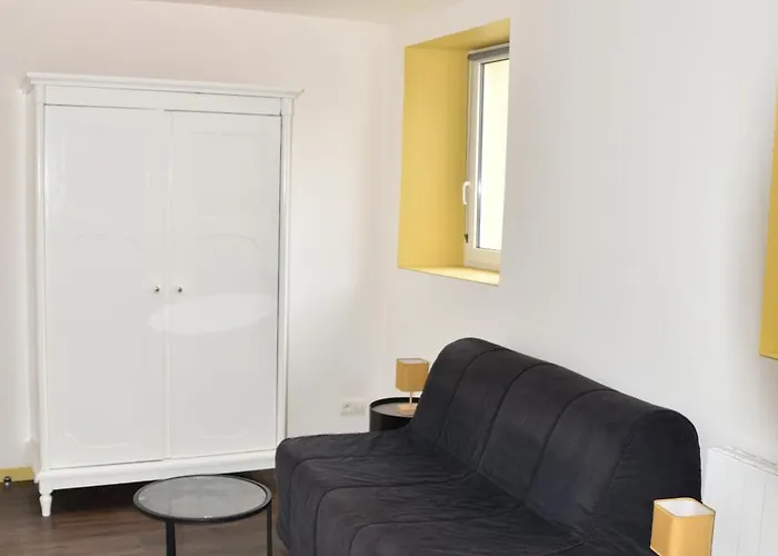 Petit Studio, équipé, Canapé Lit *